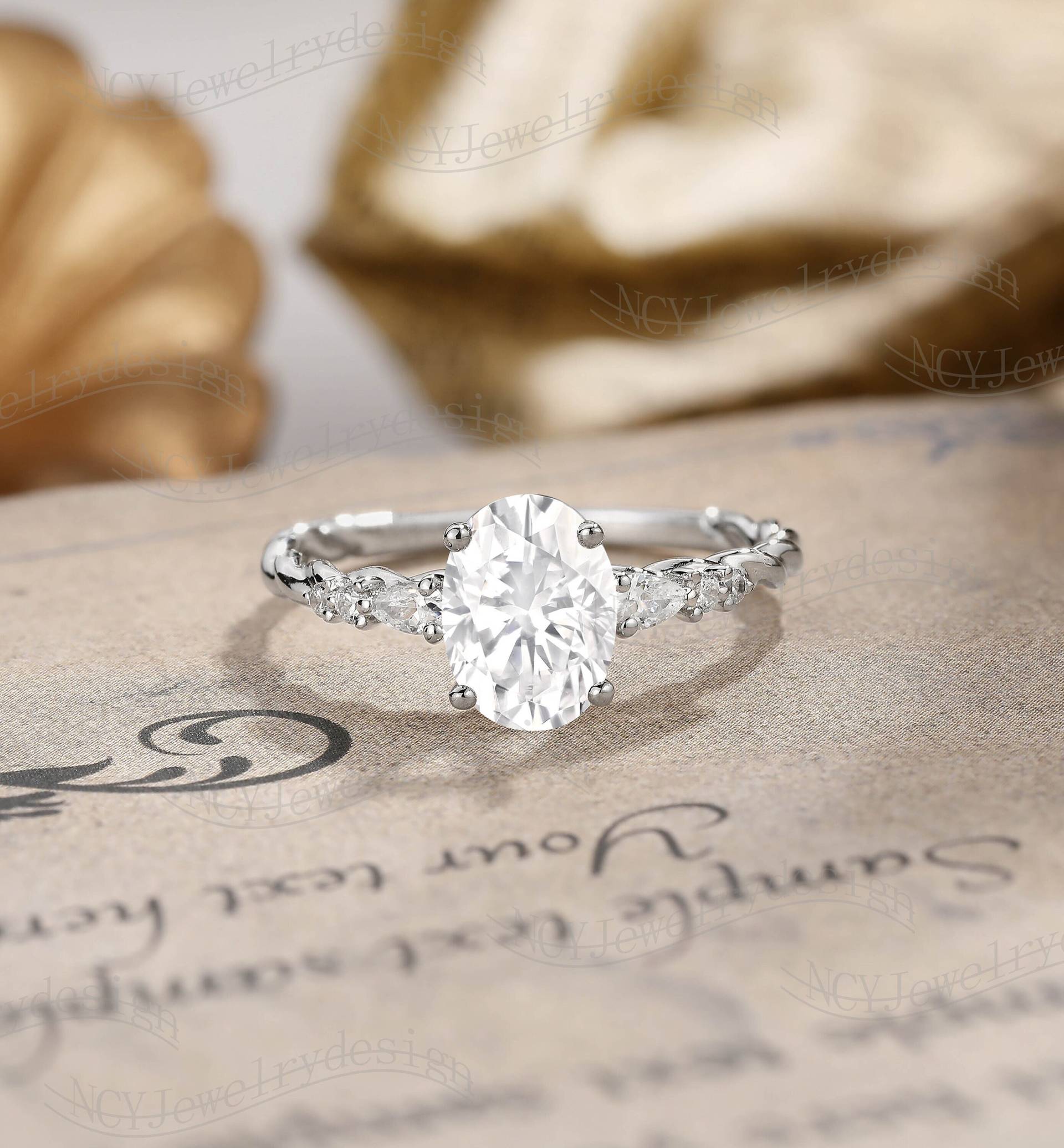 Vintage Moissanit Verlobungsring Oval Cut Ring Gedrehter Massiv Weißgold Jahrestag Unikat Versprechen Für Sie von NCYJewelrydesign