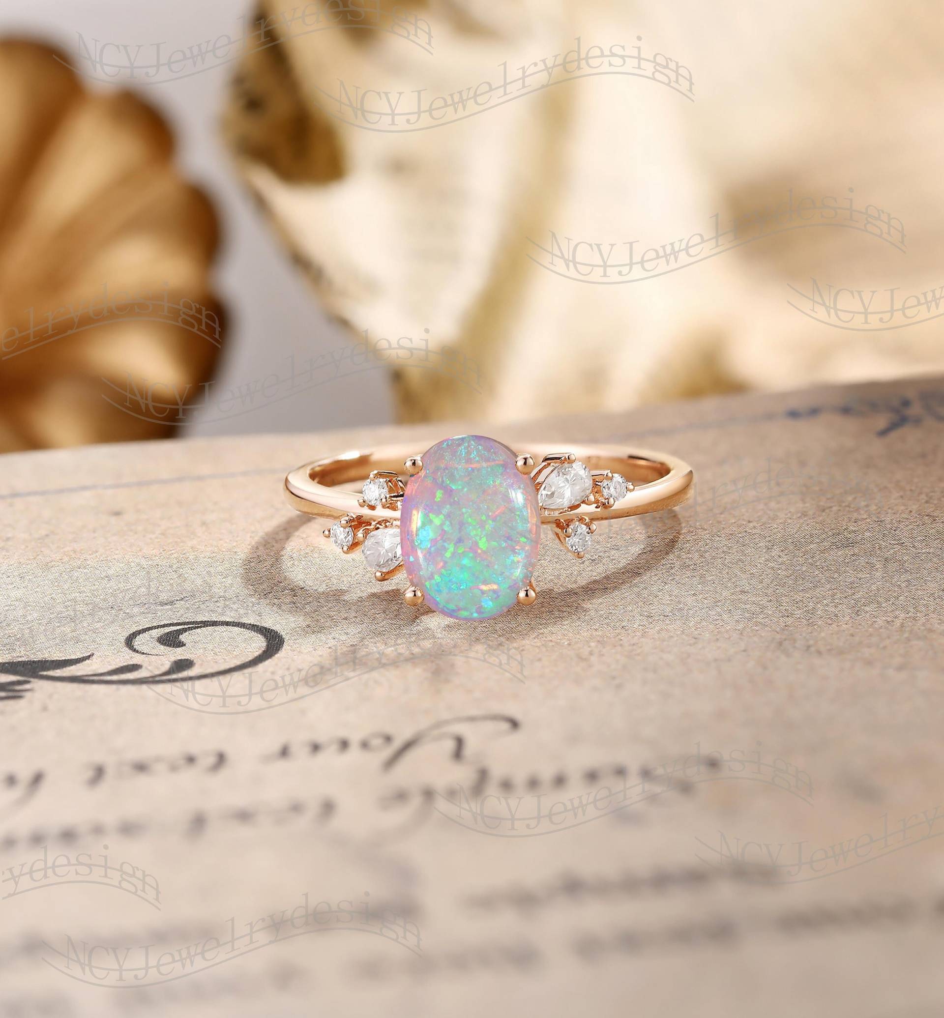 Vintage Opal Verlobungsring, Ovaler Ring Roségold, Zweig Ring, Zierlicher Diamant Zarter Moissanit von NCYJewelrydesign