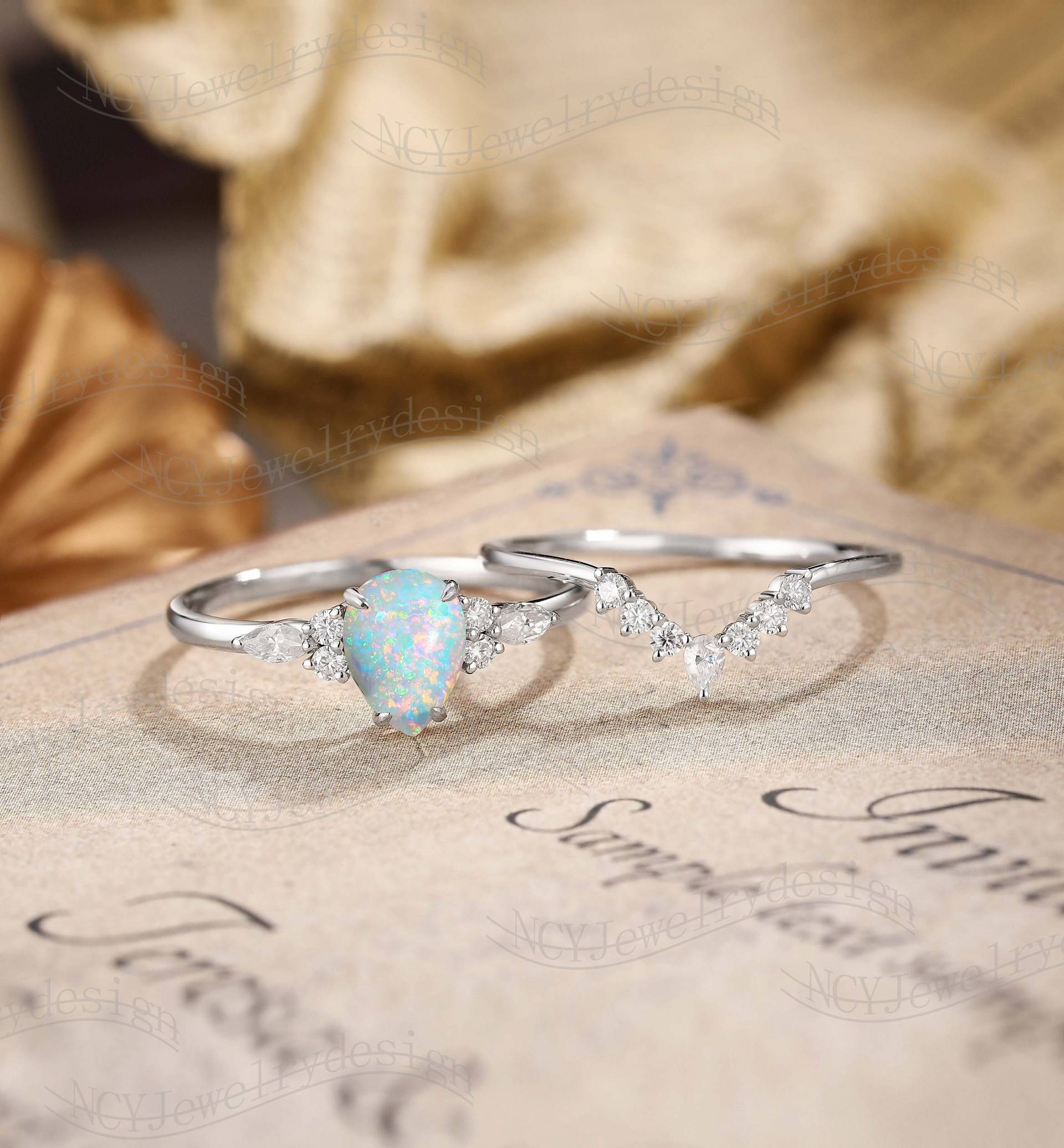 Vintage Opal Verlobungsring Set Birnenförmiger Ring Cluster Moissanit Geschwungener Weißgold Marquise Diamant Brautring von NCYJewelrydesign