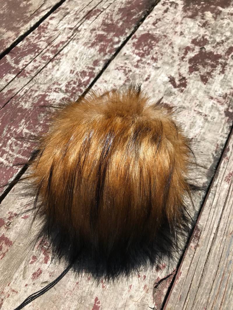 Goldene Tamarin Poms von NDHHandmade