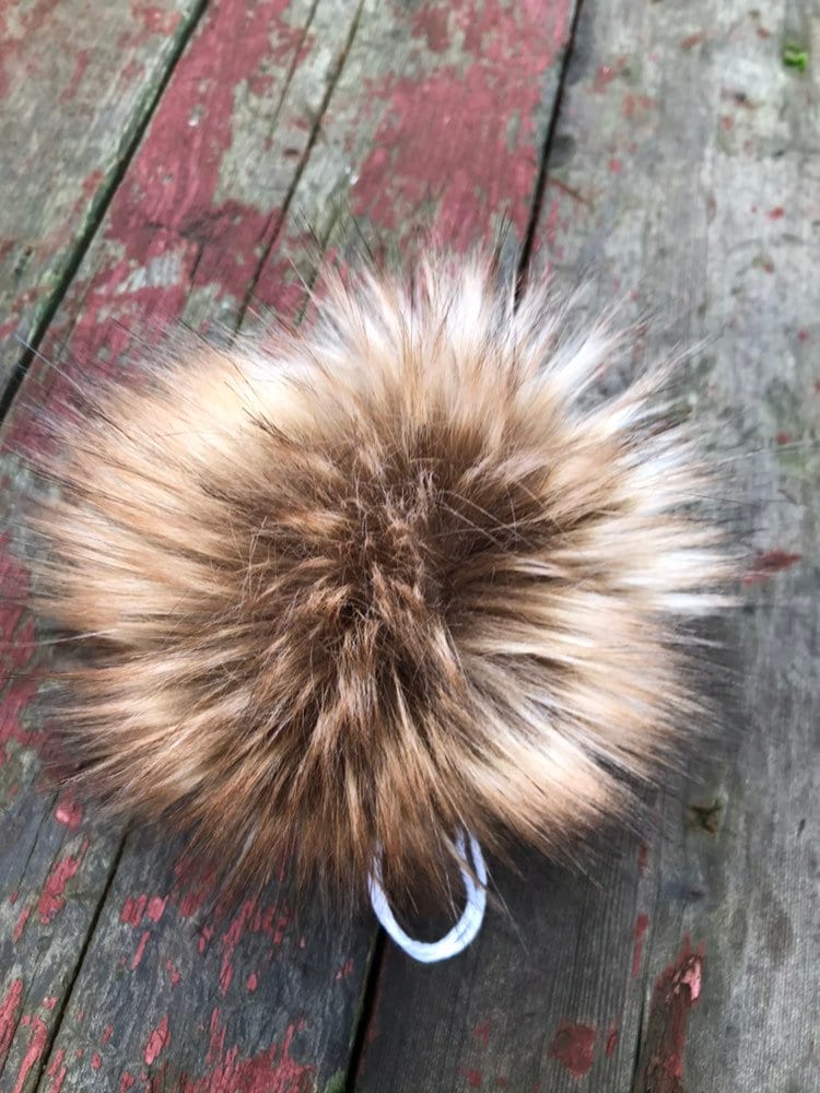 Goldener Wolf Kunstfell Pom Poms Goldener Wolf Kunstfell Pom Poms von NDHHandmade