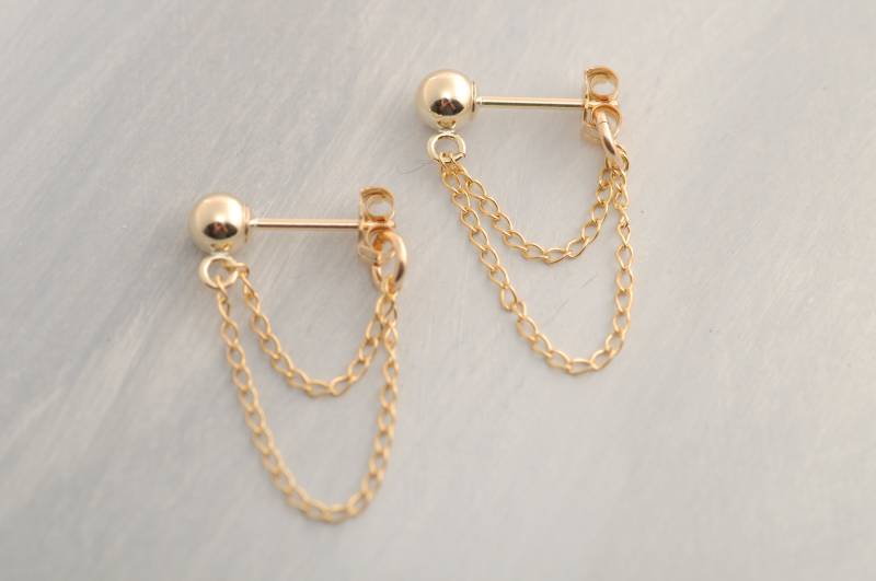 Moderne Kugelohrstecker Mit Hängender Kette, 3 Oder 4 Mm Kugel in 14K Gold Filled, Rosé Filled 925 Sterling Silber von NECKLESSARY