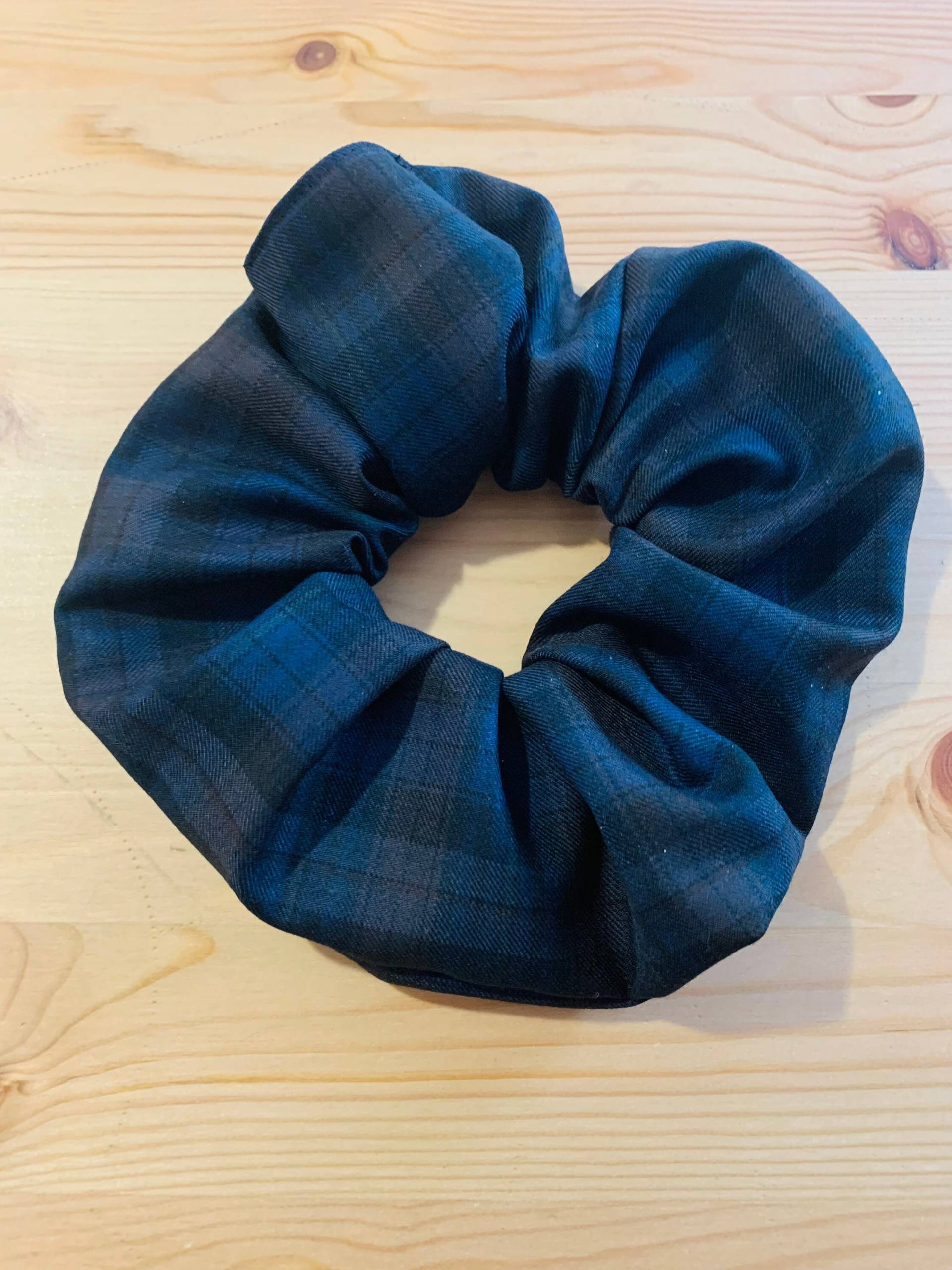 Zwei Scrunchies , Wolle, Polyester, Größe Xxl Marine Tartan von NEJ37