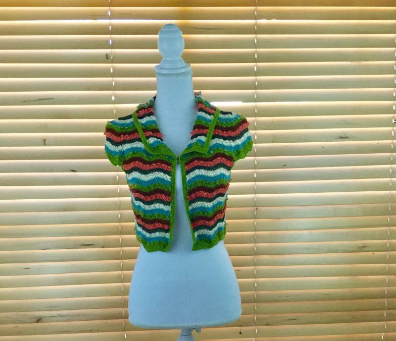 Deadstock Vintage Scarob Jeweled Gehäkelte Regenbogen Gestreifte Strickjacke von NEONBULL