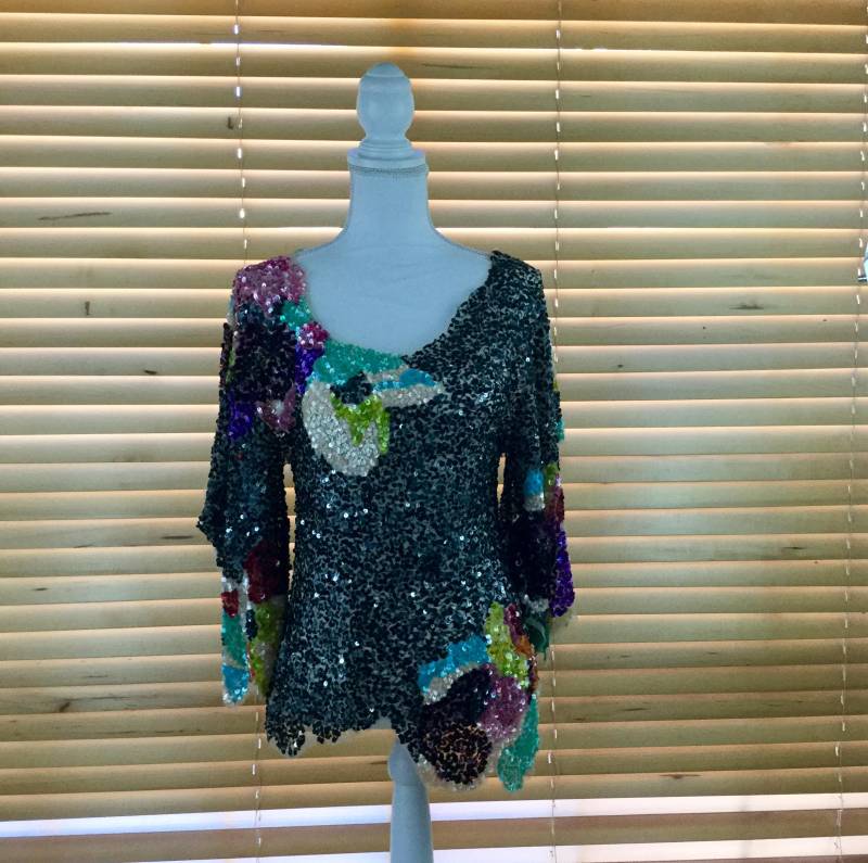 Schwarzes Schieres Florales Vintage Pailletten-Oberteil Mit Schmetterlingsärmeln von NEONBULL