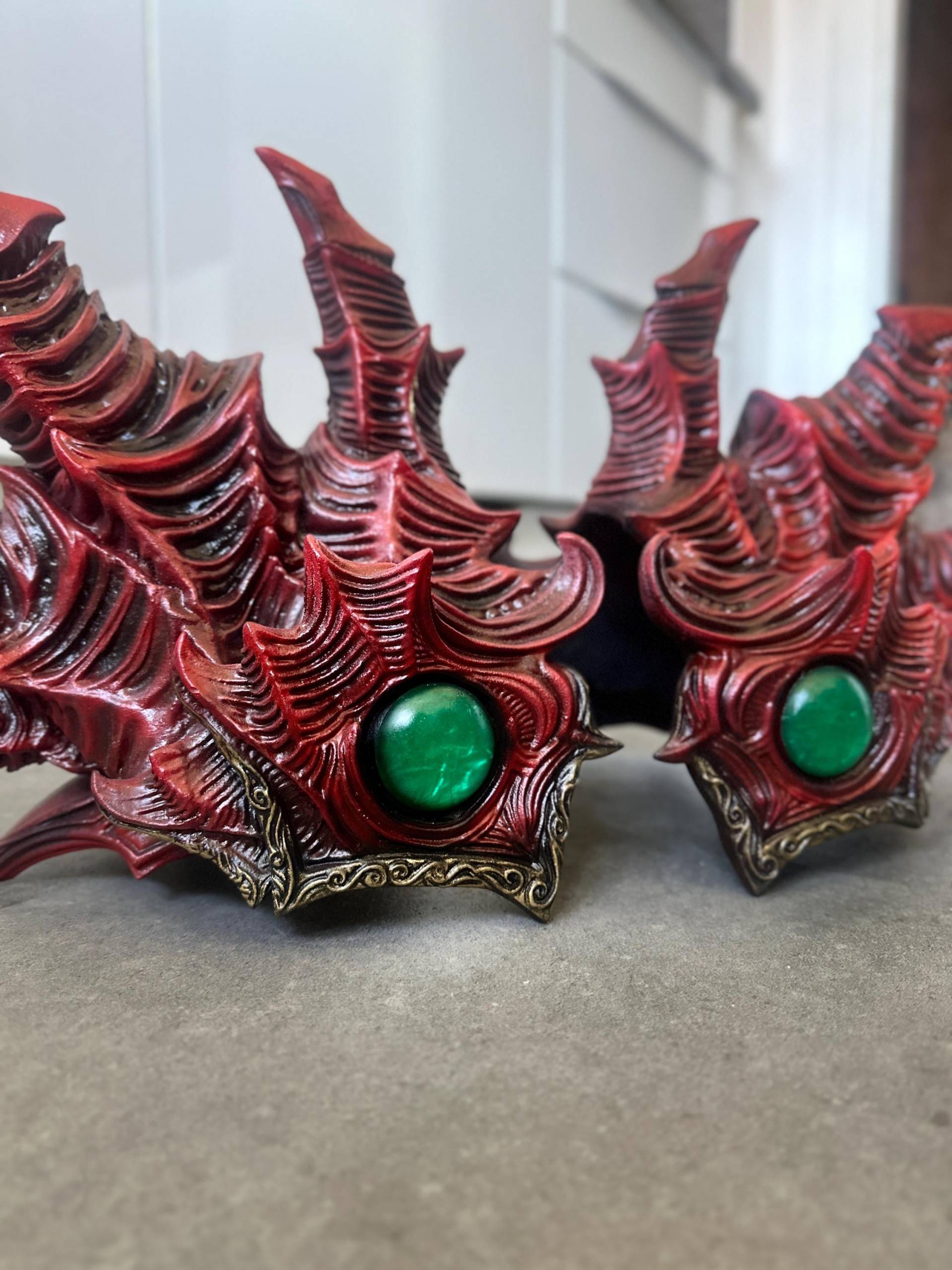 Valeera Sanguinar Schulterteile Cosplay Rüstung Teil Wearable High Quality Valeera Sanguinar Schulterteile Cosplay Rüstung Teil Wearable High Quality von NERDYPROPSSTUDIO