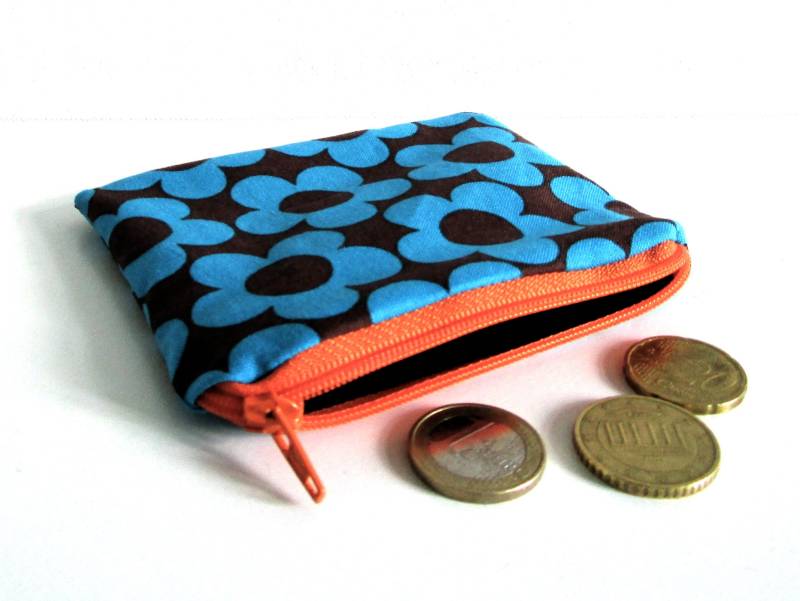 Geldbörse/Kartenetui, Flower Blau-Braun von NEUSCHNEEBERLIN