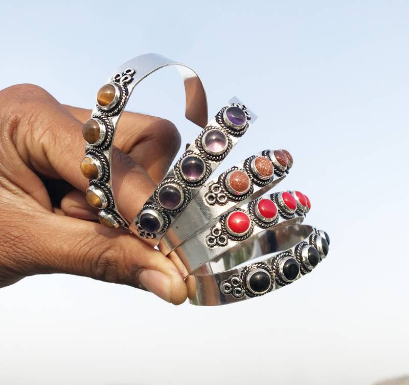 Verschiedene Kristall Manschette Armreif, Silber-Overlay Edelstein Armband, Handgemachtes Hippie Frauen Geschenk Armreif Schmuck von NEWCELLECTION