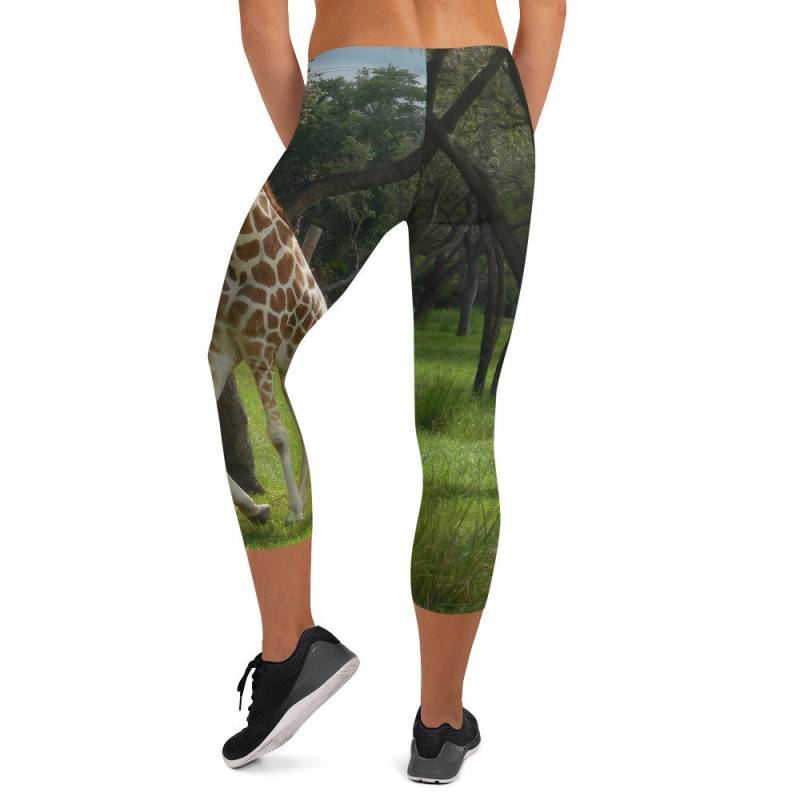 Damen Fitness/Mode Capri Leggings - All-Over-Print Jeffrey Die Giraffe Kollektion von NEWDesignsByDawn