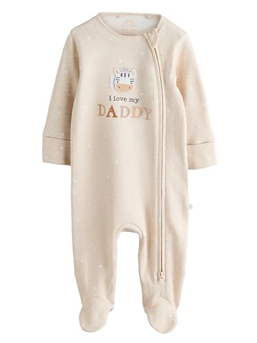 NEXT Babyschlafanzug aus 100% Baumwolle mit Zweiwege-Reißverschluss, I Love My Mummy Neutral I Love My Daddy Newborn von NEXT