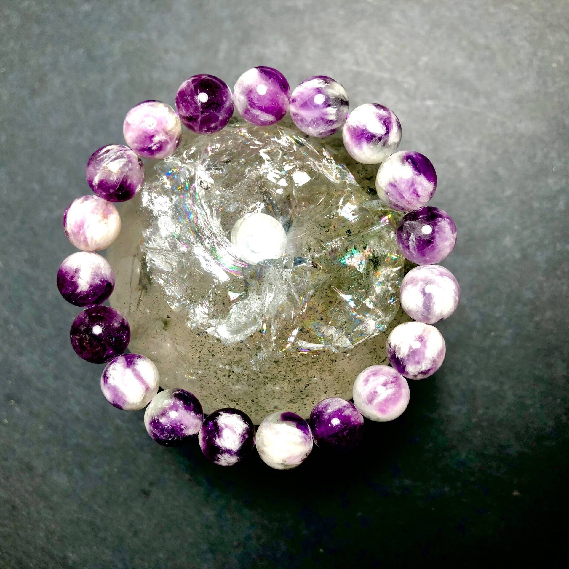 Armband - Unikat Fluorit 10mmx17cm Lila Feder Schneeflocken Perlen Gebet Natur Handarbeit Schmuck Unbehandelt Naturkristall von NGNGNCrystal