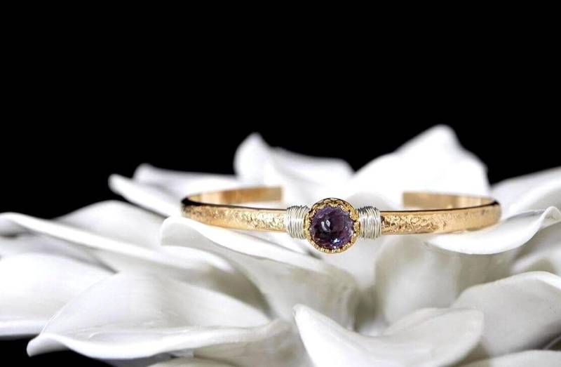 Alexandrit Deko Manschette Armband - Gravur Sterling Silber Und/Oder 14K Gold Filled Juni Birthstone Schmuck von NICCOLETTI