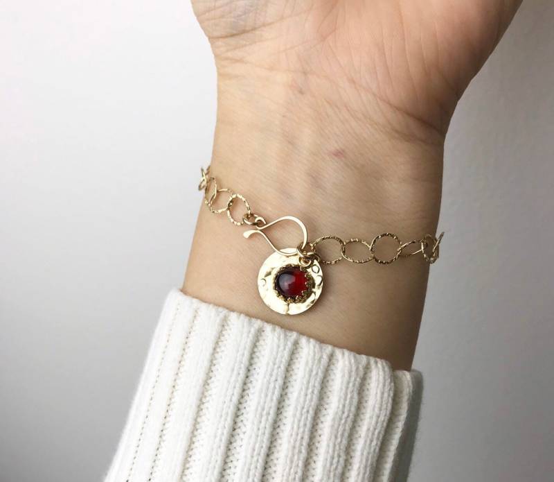 3 Ct Granat Charmed Armband | Januar Birthstone Schmuck Geschenk Für Sie Strukturiertes Kettenarmband Muttertagsgeschenk Geburtstagsgeschenk von NICCOLETTI