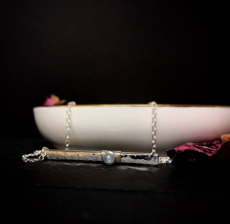 Aquamarin Bar Halskette in 14K Gold Filled Oder Sterling Silber, März Geburtsstein von NICCOLETTI