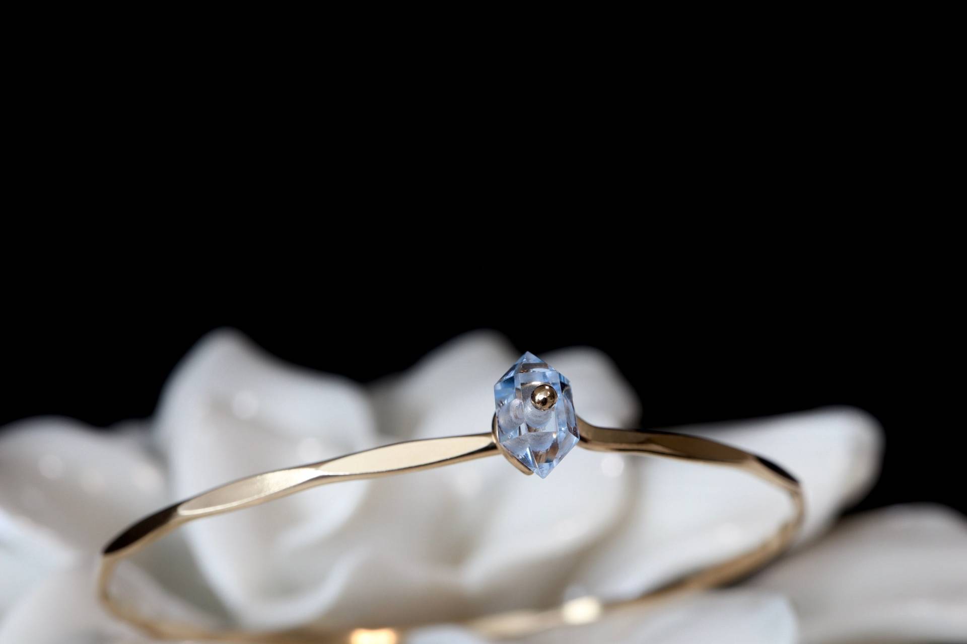 Aquamarin Geo Armreif in 14K Gold Filled Und Sterling Silber - März Birthstone Schmuck von NICCOLETTI