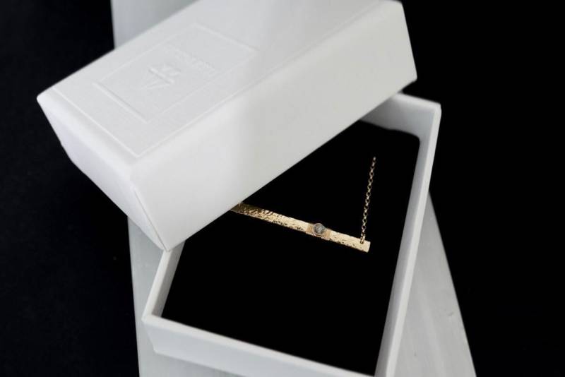 Blautopas Signatur Bar Halskette in 14K Gold Filled Oder Sterling Silber, Dezember Geburtsstein von NICCOLETTI