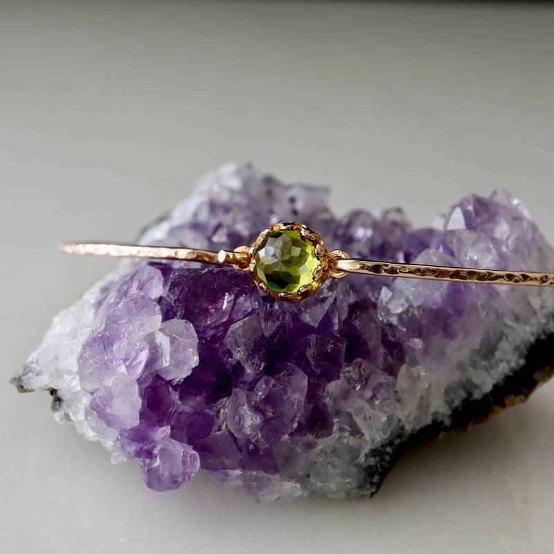 Peridot Königlicher Armreif | Zartes 14Kt Gold Filled Oder Sterling Silber August Birthstone Geschenk Schmuck Geburtstagsgeschenk von NICCOLETTI