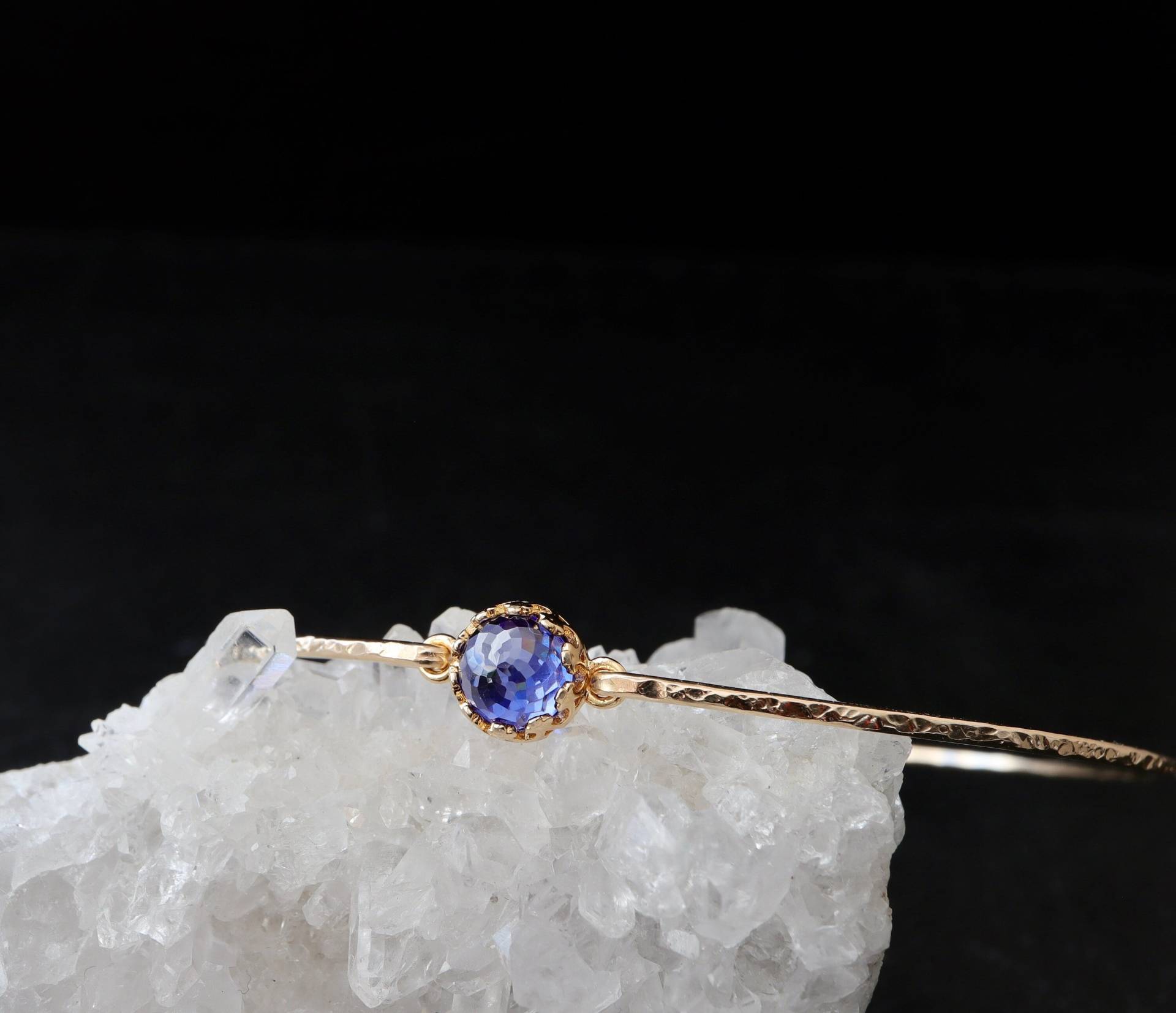 Tansanit Königlicher Dünner Armreif | 14Kt Gold Filled Oder Sterling Silber Dezember Birthstone Geschenk Zarte Schmuck von NICCOLETTI