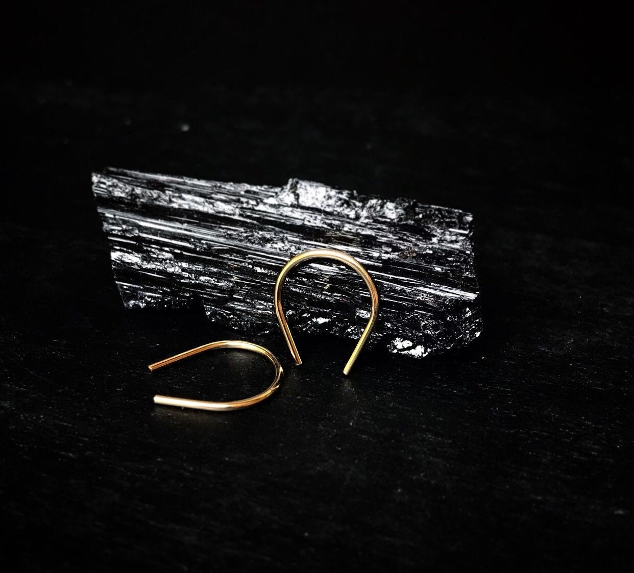 Zierliche Hufeisen Halb-Creolen in Sterling Silber, 14K Rose & Gelb Gold Filled von NICCOLETTI