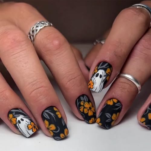NICENEEDED 24 Stück Halloween Press On Nägel Künstliche Nägel Mit Gelben Blumen Und Süßen Kleinen Geister Designs Kurze Quadratische Künstliche Nägel Für Frauen Maniküre Kunst von NICENEEDED