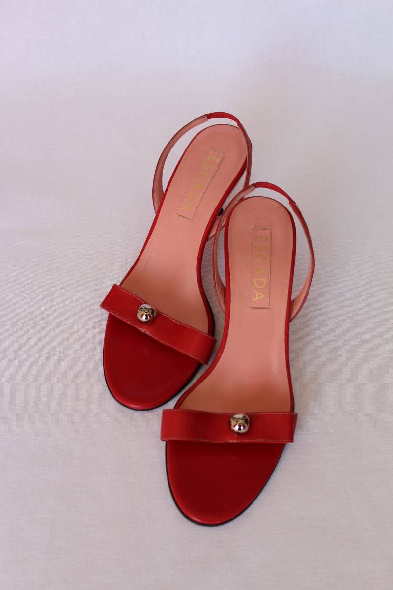 Escada Slingbacks in Rot Mit Silberner Logo-Zierkugel, Größe 36, 5 von NICOLEsSELECTION