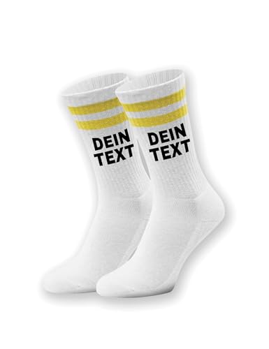NIMAMA Damen & Herren Socken bedrucken lassen mit eigenem Text - Unisex Tennissocken als Geschenk - Weiße Sportsocken mit lustigem Statement - Weiß/Gelb 36/41 von NIMAMA