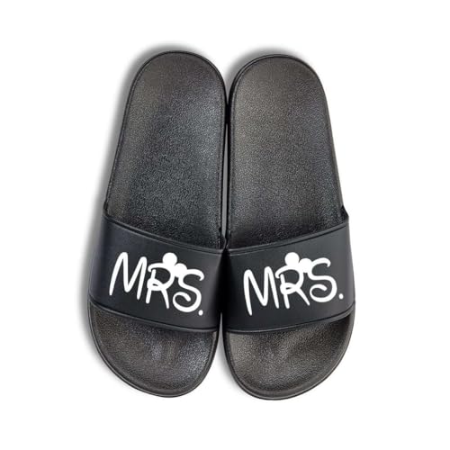 NIMAMA Mr & Mrs Unisex Badelatschen Flip Flops Badeschuhe Unisex für Damen und Herren - Mrs Schwarz/Schwarz - 38/39 von NIMAMA
