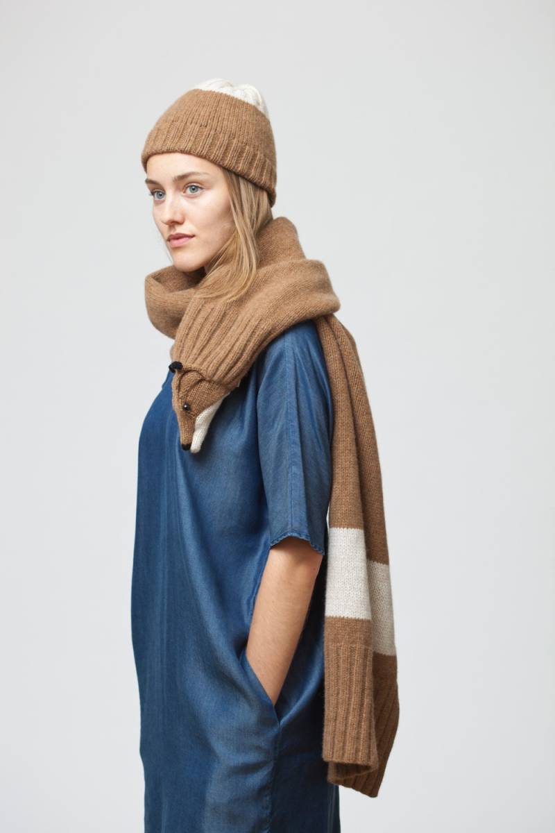 Braune Fuchsstola Mit Beanie von NINAFUEHRER
