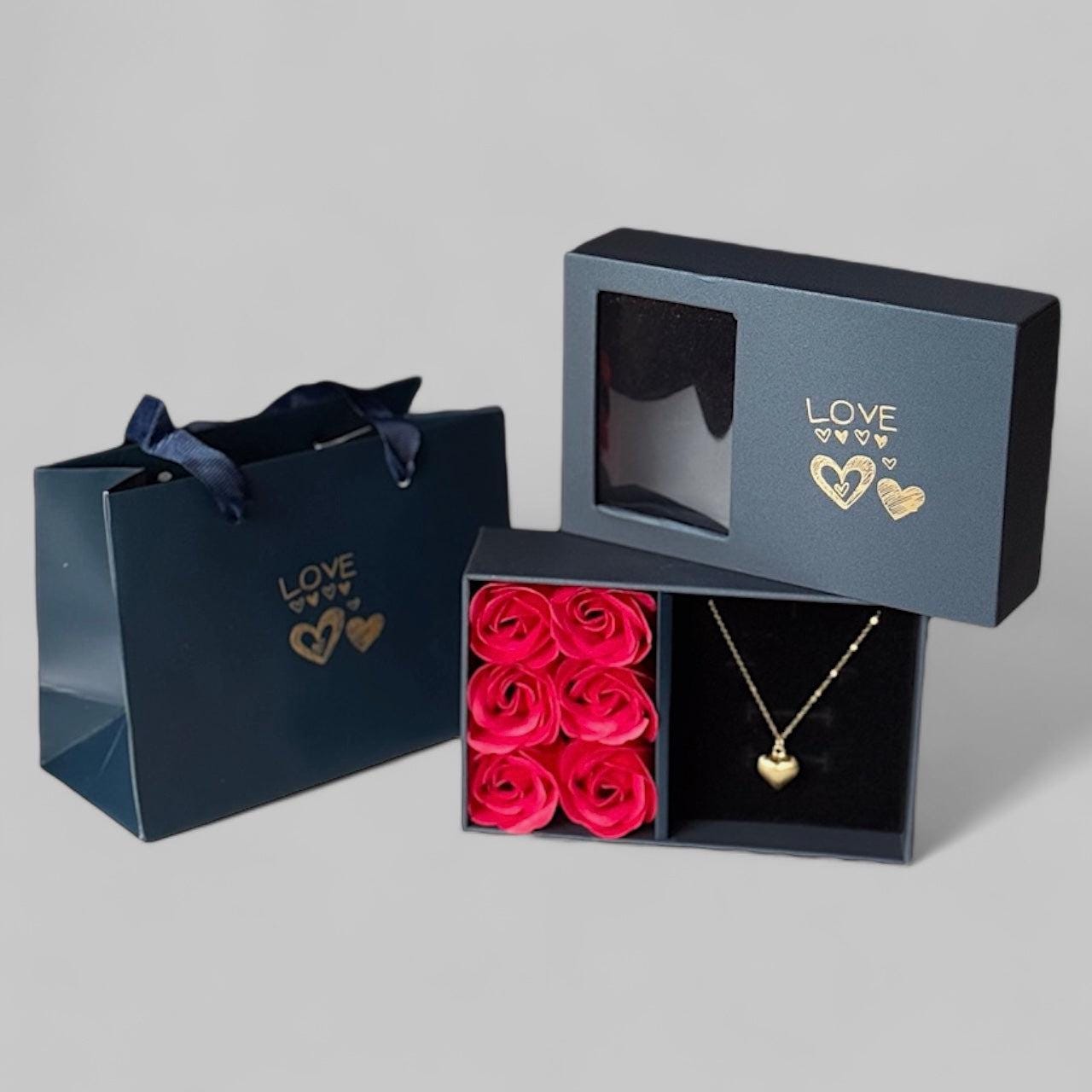 Geschenk Zum Valentinstag - Geburtstag Love Box Mit Rosen Und Tüte Herzförmige Halskette Matter Struktur 925 Silber Vergoldet von NINASIAjewelry