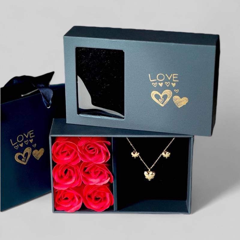 Geschenk Zum Valentinstag - Love Box Mit Rosen Und Tüte Herzförmige Zirkonia-Inlay Halskette Ohrringe Aus 925 Silber Vergoldet von NINASIAjewelry