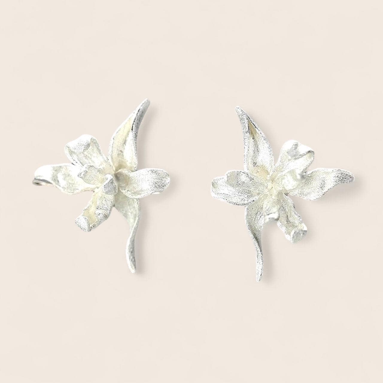 Magnolia Blumen Ohrringe „Sweet Magnolias" - in 925 Silber Und Vergoldet von NINASIAjewelry