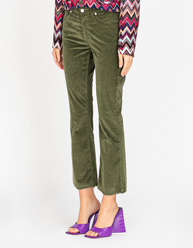 Endless Trumpet Crop Oliva von NINE IN THE MORNING