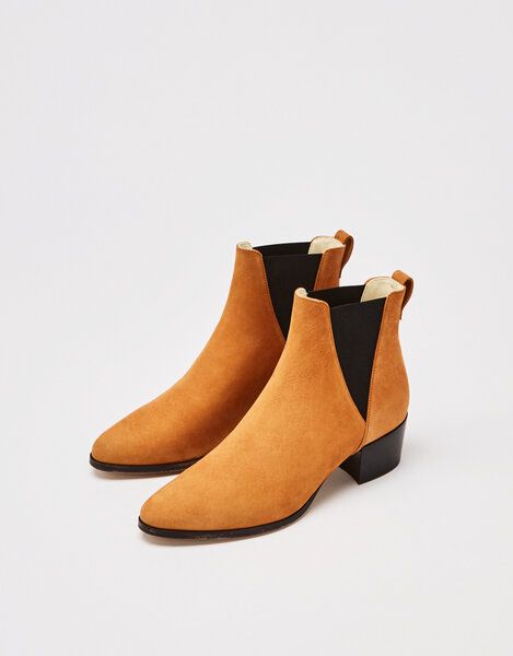 NINE TO FIVE #brygge - Chelsea Boot mit Blockabsatz aus Bioleder von NINE TO FIVE