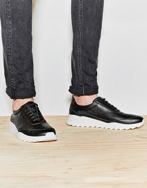 NINE TO FIVE #pedró veganer Sneaker, Herren Runner aus recycelter Mircofaser von NINE TO FIVE