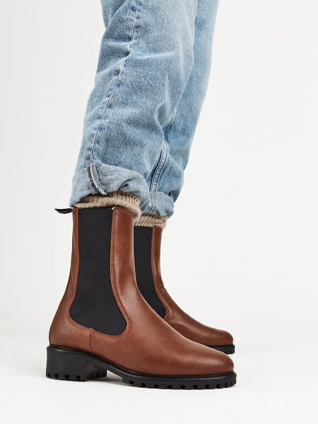 NINE TO FIVE #saxa - hoher Chelsea Boot aus veganer Microfaser mit recycelter Profilsohle von NINE TO FIVE