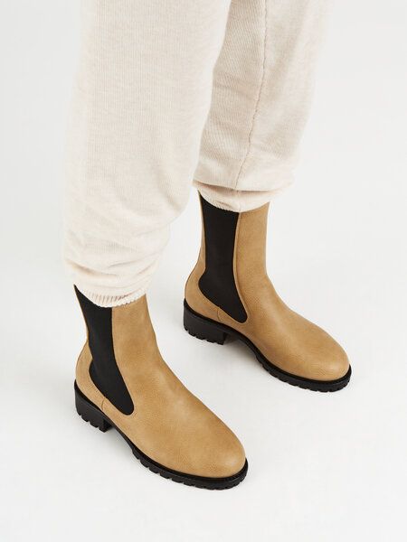 NINE TO FIVE #saxa - hoher Chelsea Boot aus veganer Microfaser mit recycelter Profilsohle von NINE TO FIVE