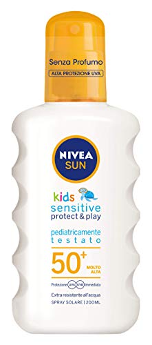 NIVEA SUN Sonnencreme Spray Kids Sensitive Protect & Play FP 50+ 200 ml, Sonnencreme Kinder und Babys ab 6 Monaten, Sonnencreme 50+ in praktischer Sprühflasche von NIVEA