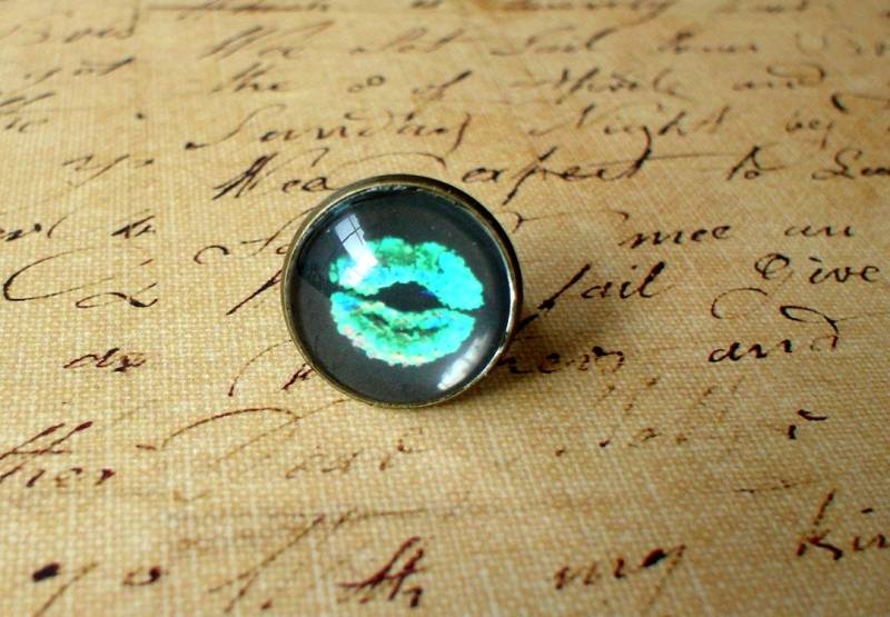 20% Off -Kiss Me , Lippen , Schwarz Und Neon Grün Ring , Morden Mode, Süße Geschenkidee 20% Off -Kiss Me , Lippen , Schwarz Und Neon Grün Ring , Morden Mode, Süße Geschenkidee von NJsDreamBoxes