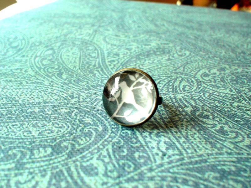 20% Off -Warten Auf Den Wind, Vogel Und Baum, Grau Weiß Ring, Süße Geschenkidee 20% Off -Warten Auf Den Wind, Vogel Und Baum, Grau Weiß Ring, Süße Geschenkidee von NJsDreamBoxes