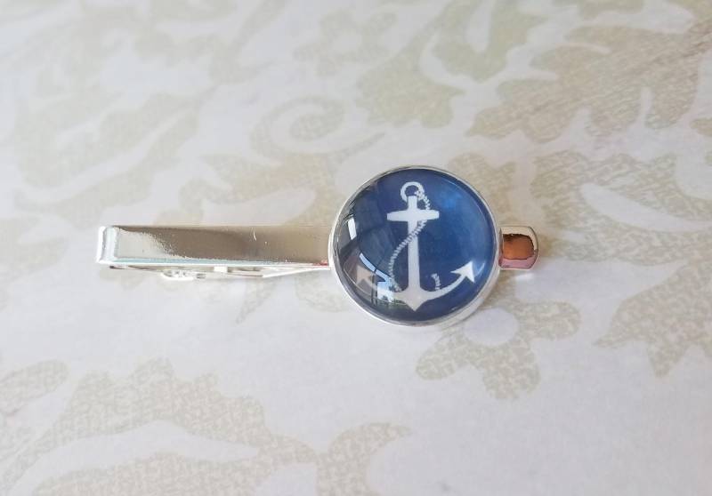 20% Sale - 18 Mm Dunkelblaue Und Weiße Anker Krawattenklammer, Herrenzubehör, Perfekte Geschenkidee | Blau 20% Sale - 18 Mm Dunkelblaue Und Weiße Anker Krawattenklammer, Herrenzubehör, Perfekte Geschenkidee | Blau von NJsDreamBoxes
