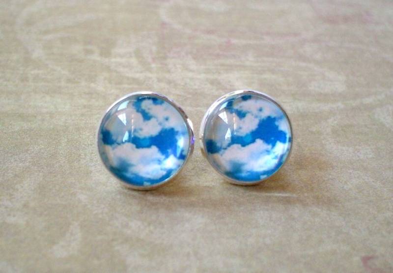 Blaue Himmel Und Weiße Wolken Cabochon Ohrstecker, Süße Geschenkidee von NJsDreamBoxes