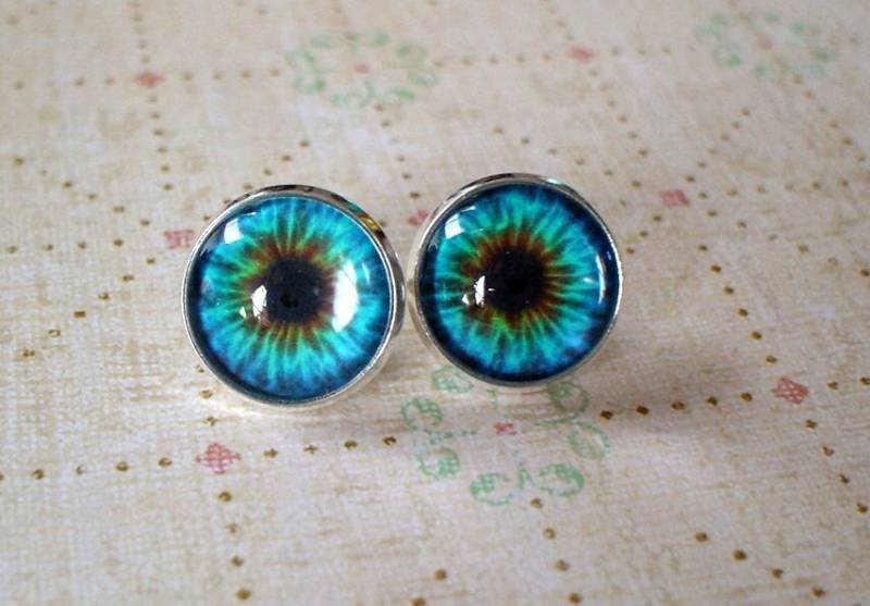 Blaue Iris Cabochon Ohrstecker, Ohrstecker Post, Süße Geschenkidee Blaue Iris Cabochon Ohrstecker, Ohrstecker Post, Süße Geschenkidee von NJsDreamBoxes