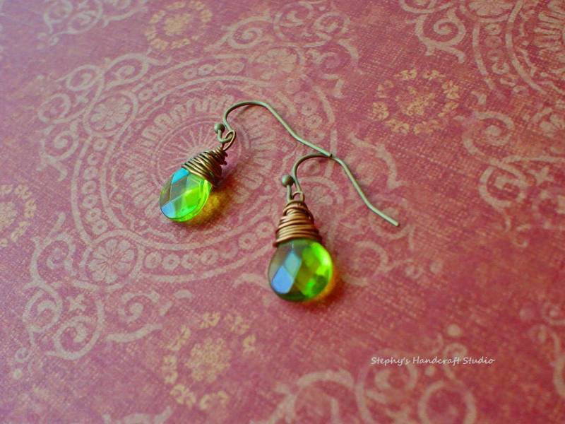 Bronze Ohrringe, Olivgrüne Facettierte Glasbirne Briolettes, Post Ohrringe, Handgemachter Schmuck Bronze Ohrringe, Olivgrüne Facettierte Glasbirne Briolettes, Post Ohrringe, Handgemachter Schmuck von NJsDreamBoxes