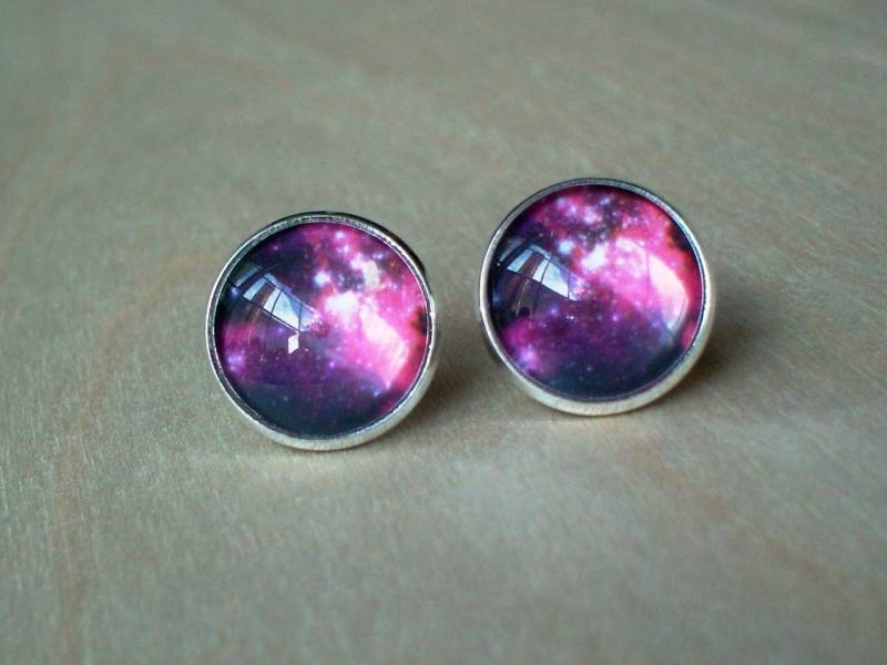 Galaxy Cosmos Hot Pink Rot /Schwarz Cabochon Ohrstecker, Geschenkidee Galaxy Cosmos Hot Pink Rot /Schwarz Cabochon Ohrstecker, Geschenkidee von NJsDreamBoxes