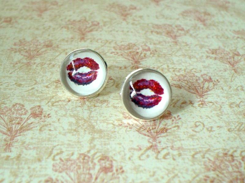 Kiss Me Red/Lippen/Weiße Ohrstecker, Morden Mode, Süße Geschenkidee Kiss Me Red/Lippen/Weiße Ohrstecker, Morden Mode, Süße Geschenkidee von NJsDreamBoxes