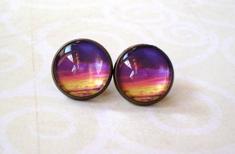 Lila Orange Gelb Sonnenuntergang Wolke Cabochon Ohrstecker, Ohrringe Post, Schöne Geschenkidee Lila Orange Gelb Sonnenuntergang Wolke Cabochon Ohrstecker, Ohrringe Post, Schöne Geschenkidee von NJsDreamBoxes