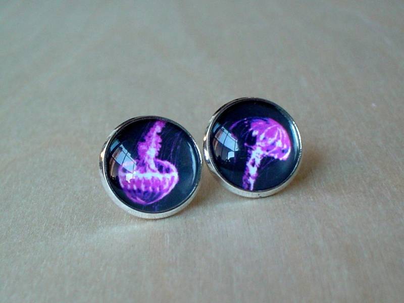 Schwarz /Lila Qualle Ohrstecker, Frei Schwebend, Schönes Geschenk Für Sie Schwarz /Lila Qualle Ohrstecker, Frei Schwebend, Schönes Geschenk Für Sie von NJsDreamBoxes