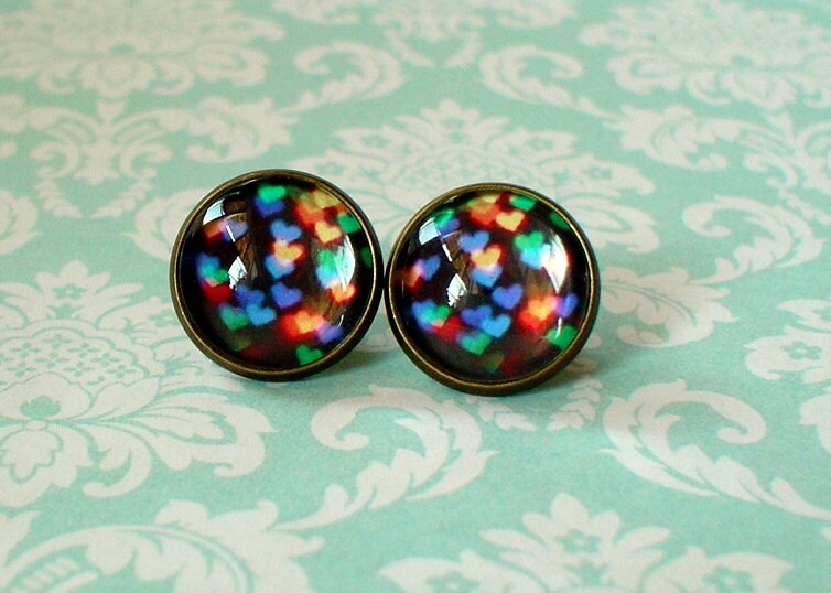 Schwarz Multicolor Herz Form Funkeln Light Firework Cabochon Ohrstecker, Ohrringe Post, Süße Geschenkidee Schwarz Multicolor Herz Form Funkeln Light Firework Cabochon Ohrstecker, Ohrringe Post, Süße Geschenkidee von NJsDreamBoxes