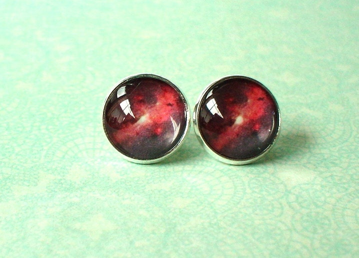 Schwarz Rot Galaxy Cosmos Cabochon Ohrstecker, Ohrringe Post, Süße Geschenkidee Schwarz Rot Galaxy Cosmos Cabochon Ohrstecker, Ohrringe Post, Süße Geschenkidee von NJsDreamBoxes