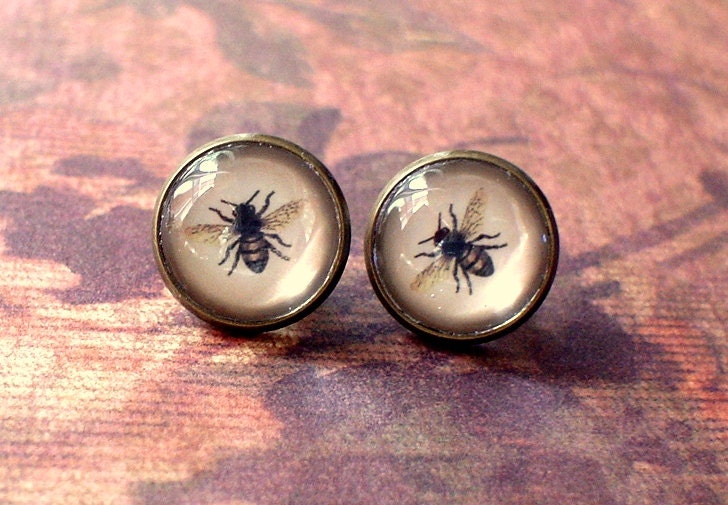 Vintage Style Honigbienen Ohrstecker, Süßes Geschenk, Glas Ohrstecker von NJsDreamBoxes